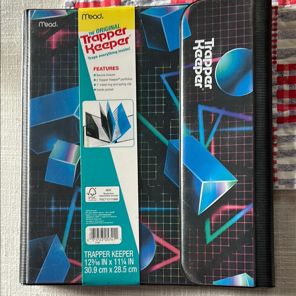 Mead Trapper Keeper with Geometric Design